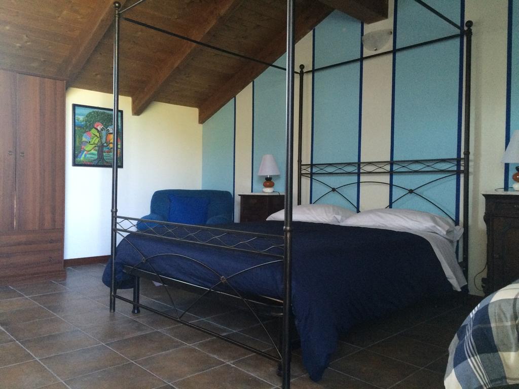 Bed and Breakfast La Terrazza Del Barbaresco Neviglie Habitación foto
