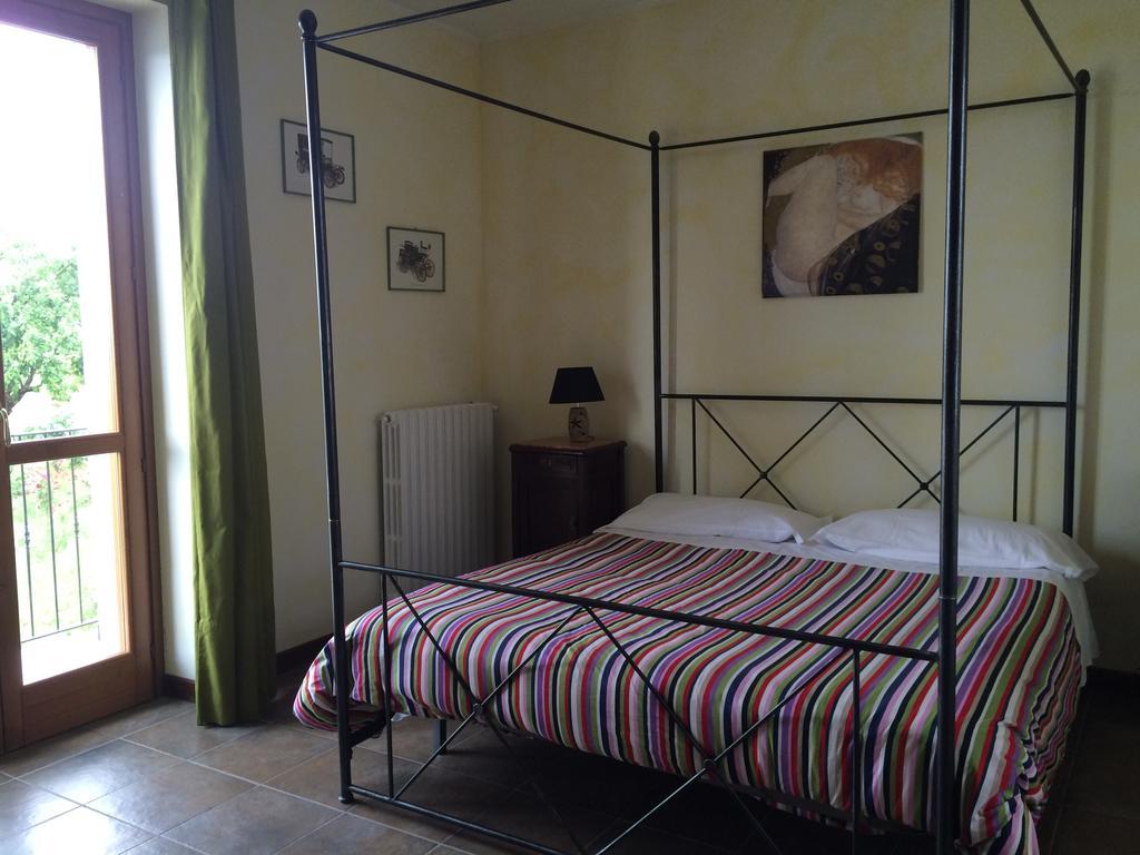 Bed and Breakfast La Terrazza Del Barbaresco Neviglie Habitación foto