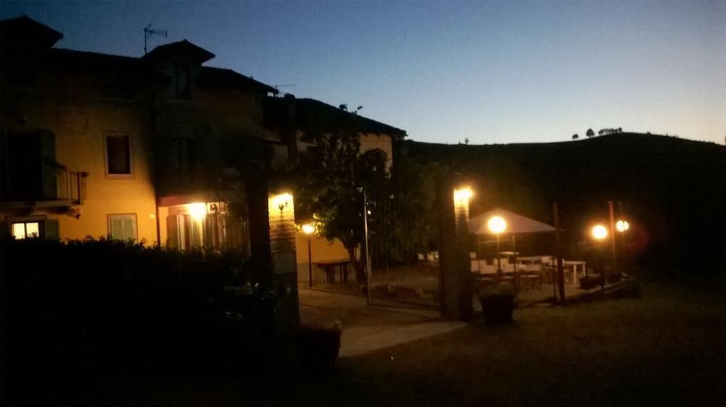 Bed and Breakfast La Terrazza Del Barbaresco Neviglie Exterior foto