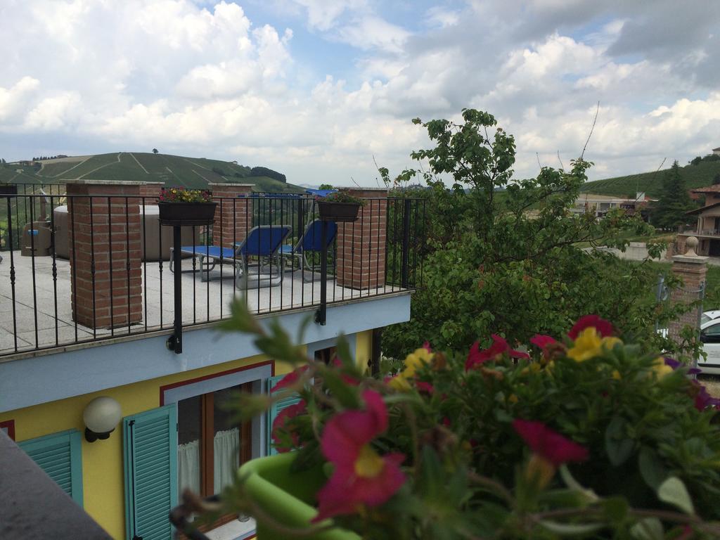 Bed and Breakfast La Terrazza Del Barbaresco Neviglie Habitación foto
