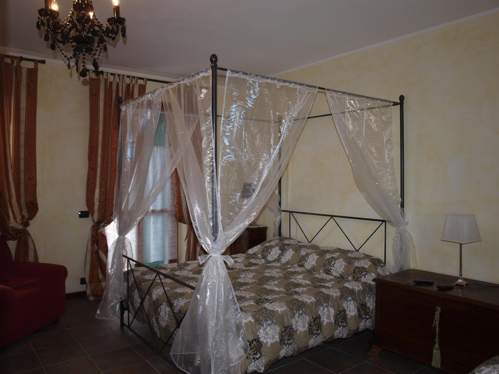 Bed and Breakfast La Terrazza Del Barbaresco Neviglie Habitación foto