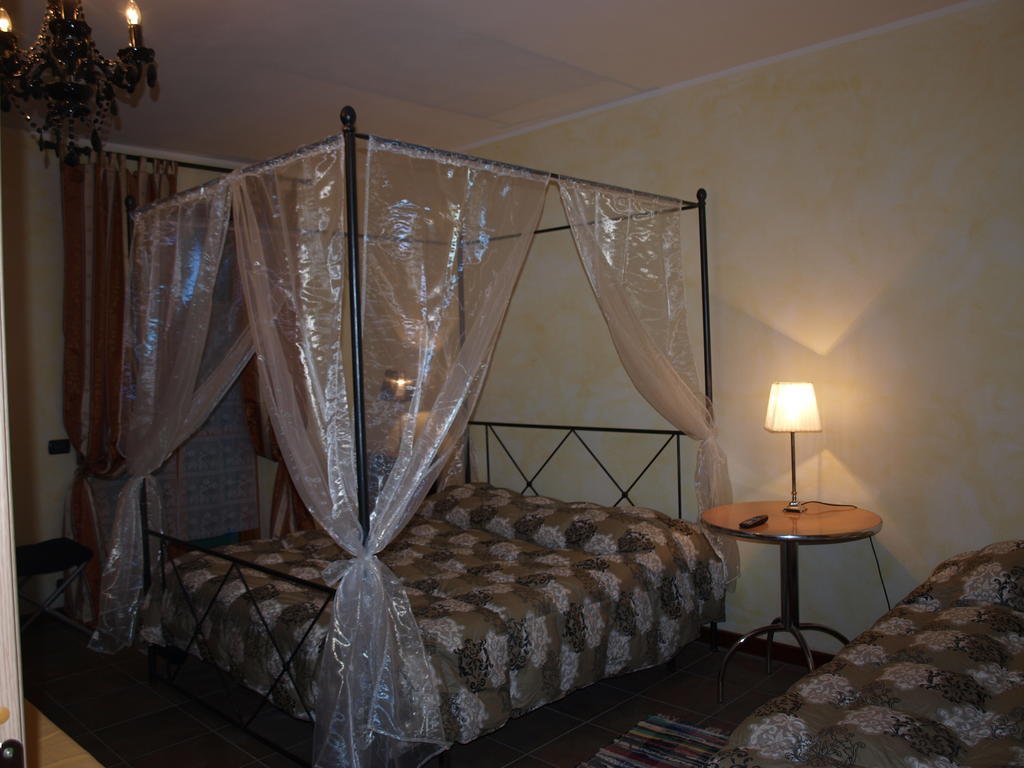 Bed and Breakfast La Terrazza Del Barbaresco Neviglie Habitación foto