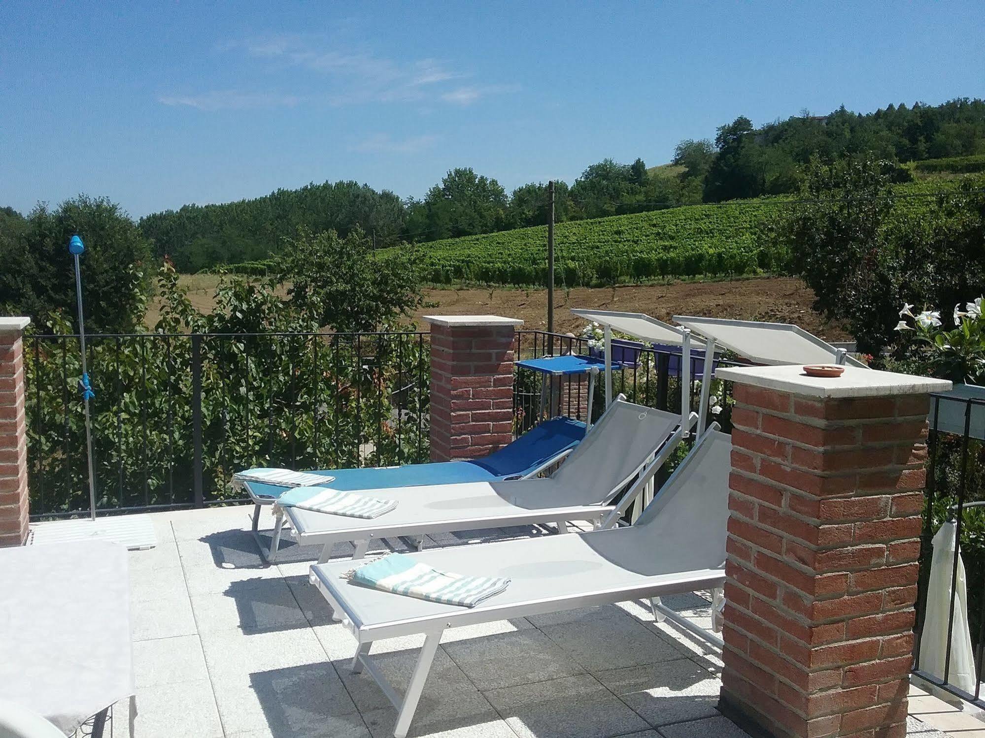 Bed and Breakfast La Terrazza Del Barbaresco Neviglie Exterior foto